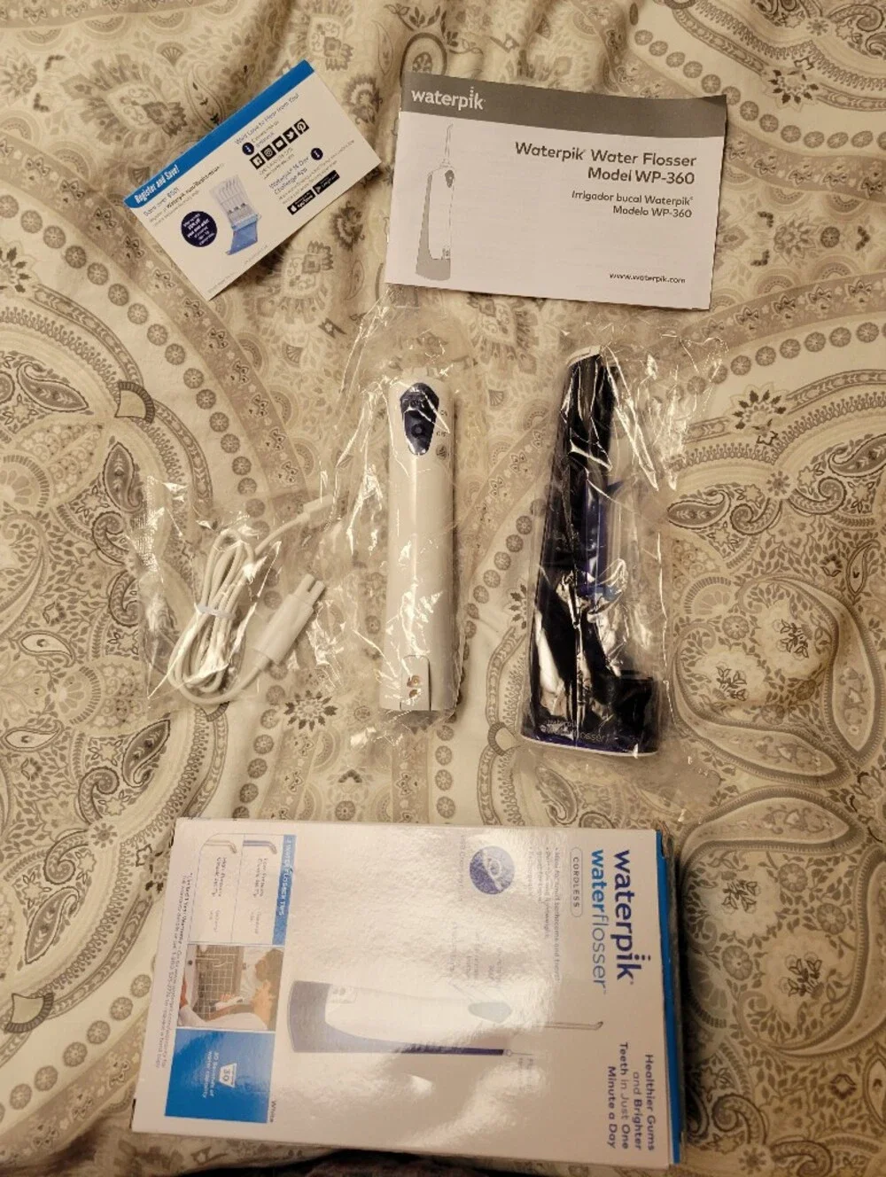 WATERPIK WATER FLOSSER WP-360W Cordless USB Rechargeable 2 Jet Tips White READ